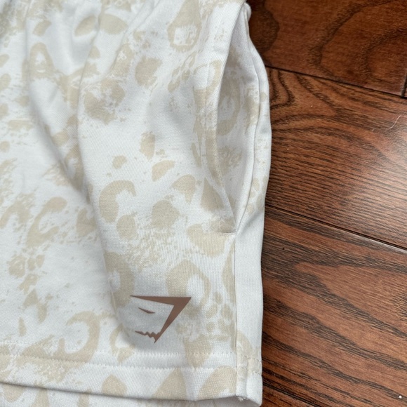 Gymshark Animal Graphic Short - Picture 12 of 13